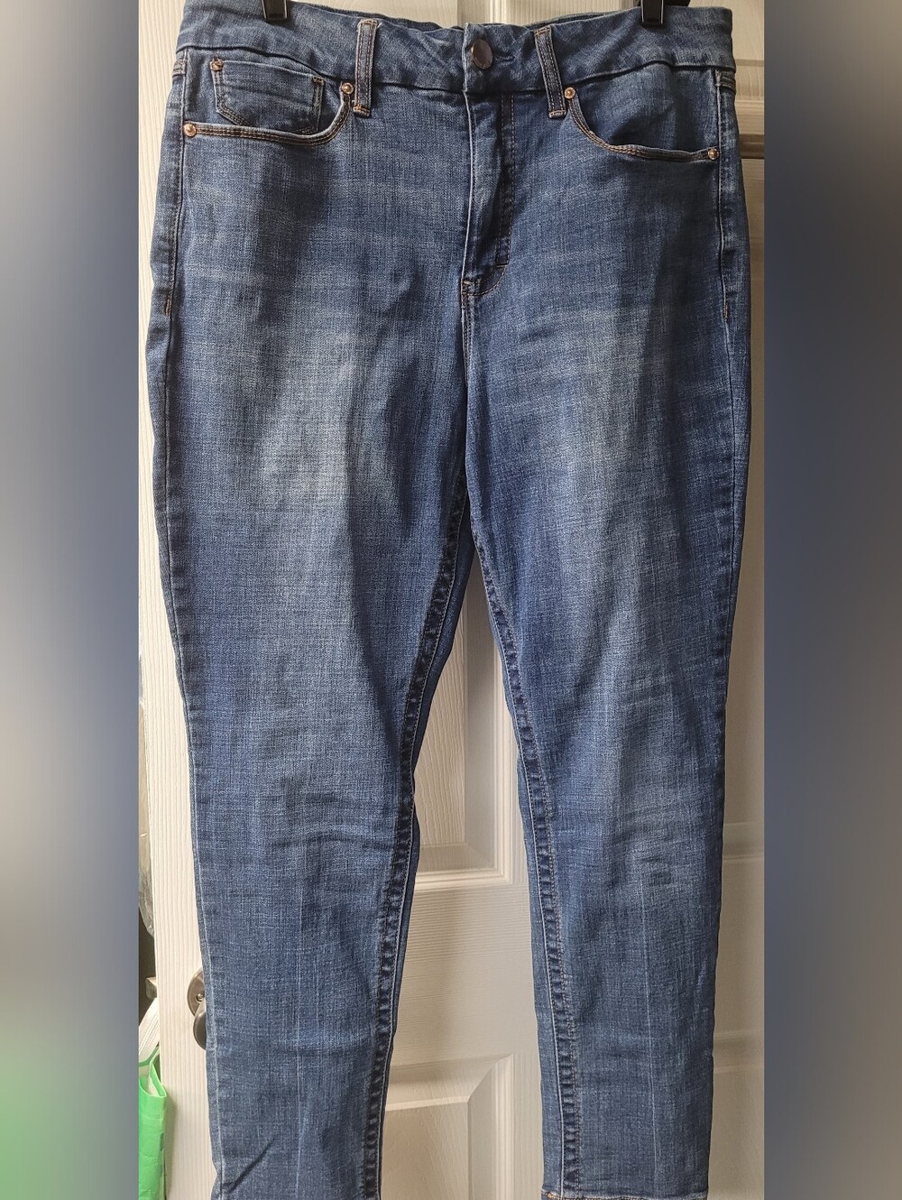 Seven7 Skinny Jeans in Medium Blue Wash
